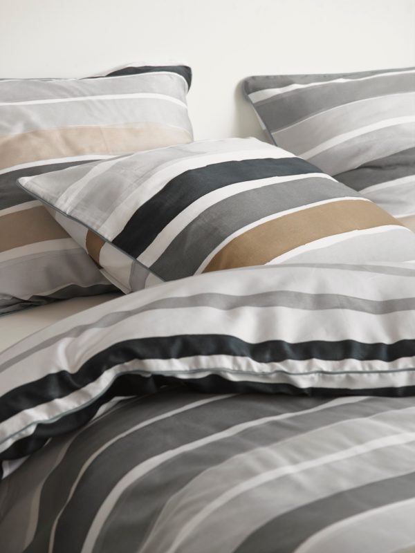 Parure housse de couette Iva Beige Esprit 240x220 et taies – Image 3