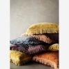 Coussin velours gris à franges – Image 2