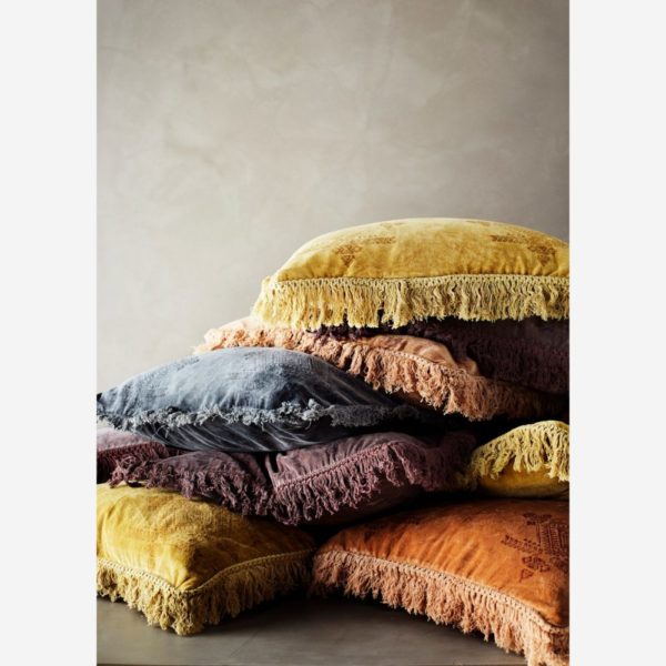 Coussin velours gris à franges – Image 2