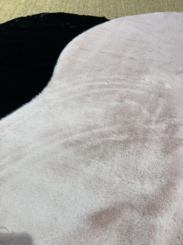 Tapis douceur rose poudré 70x140 cm – Image 3