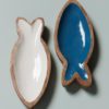Plats poisson bois laqué blanc et bleu- Set de 2 – Image 3