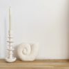 Vase coquillage blanc texturé – Image 2