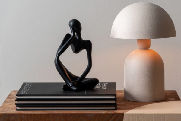 statue imagine black